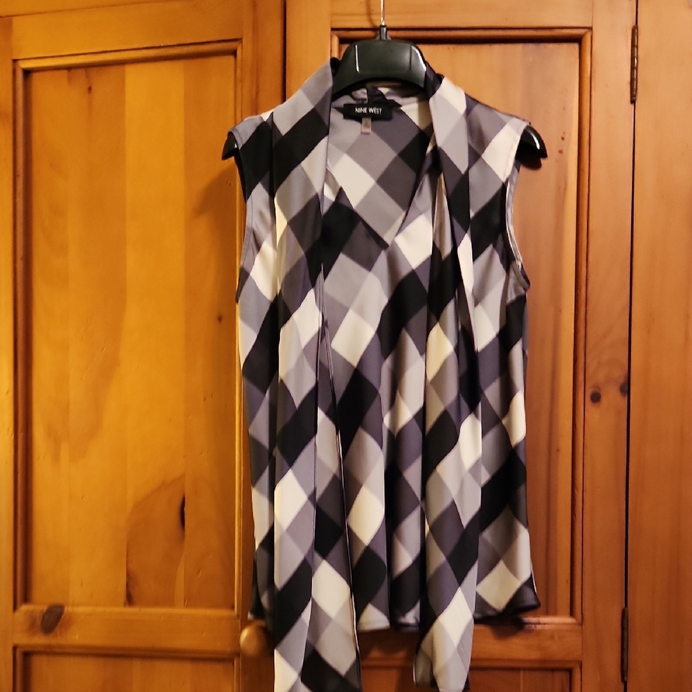 Nine West Sleeveless Top with Black and Gray Diamond Pattern